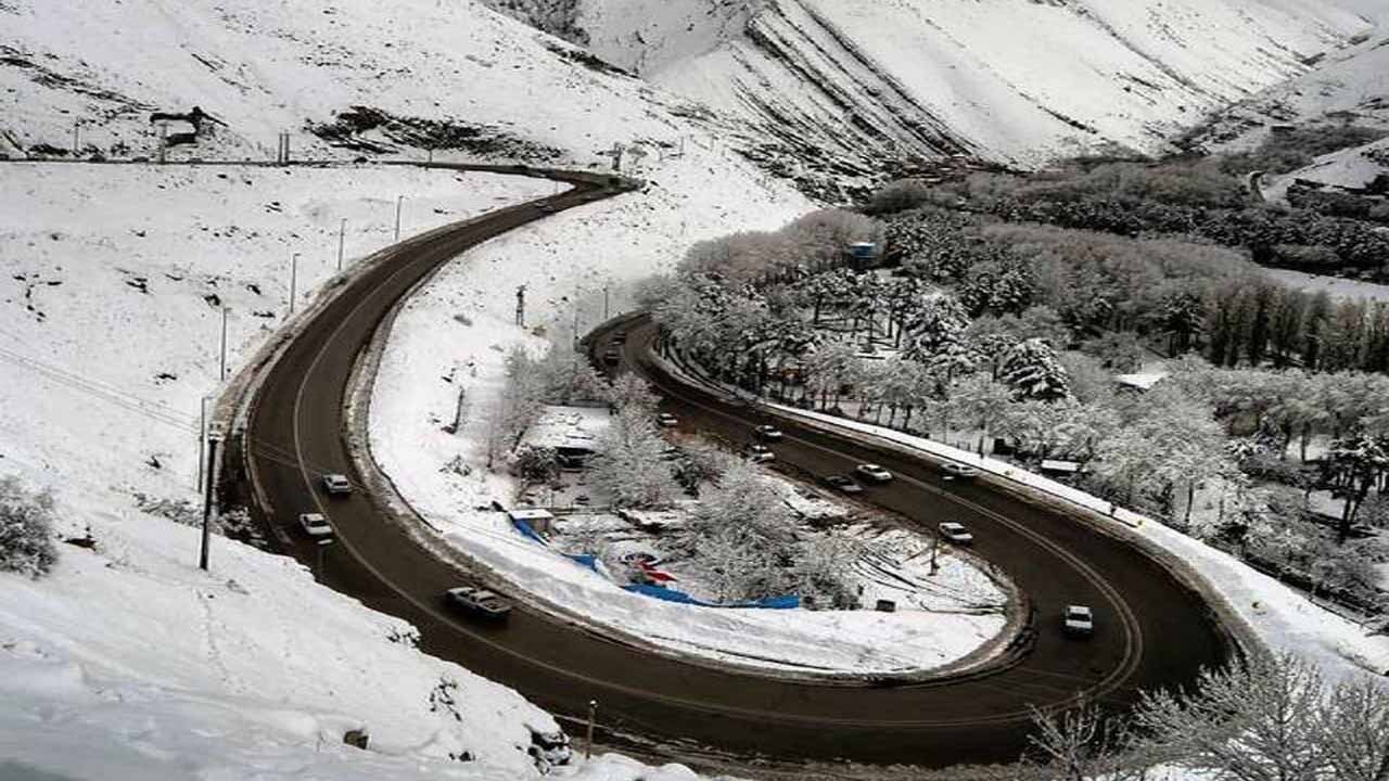 برف و باران در جاده‌های ۲ استان/ ترافیک روان در محورهای مواصلاتی و افزایش ۱۸ درصدی تردد